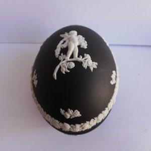 Wedgwood jasperware egg-shaped trinket box