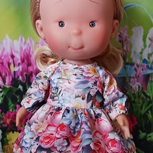 Vestido elegante para muñeca Mia (Pippa) de 30 cm: tela 3D colorida y confección detallada.
