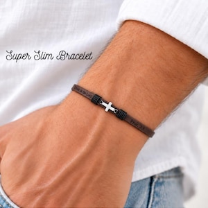 Personligt kors 4 mm läderarmband: Graverat minimalistiskt armband, unisex religiösa smycken