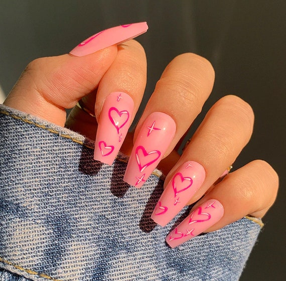 Flattering Heart Press-on Nails in Rose Pink
