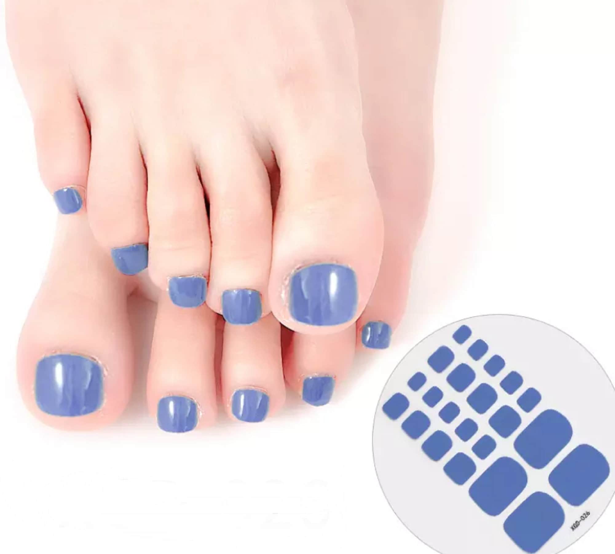 blue toe nails