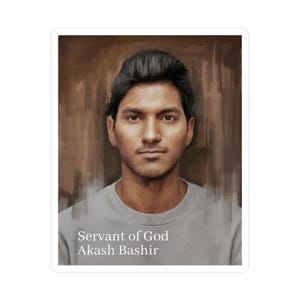 Op de afbeelding: Een sticker met een portret van een persoon met donker haar en een grijs shirt. De tekst "Servant of God Akash Bashir" is in het wit onderaan de afbeelding gedrukt. De achtergrond is een bruin, getextureerd ontwerp.