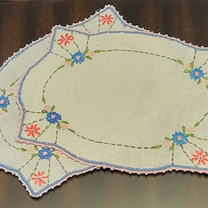 Vintage Hand Embroider Linen Hankie Handkerchief Table Scarf Set of 2