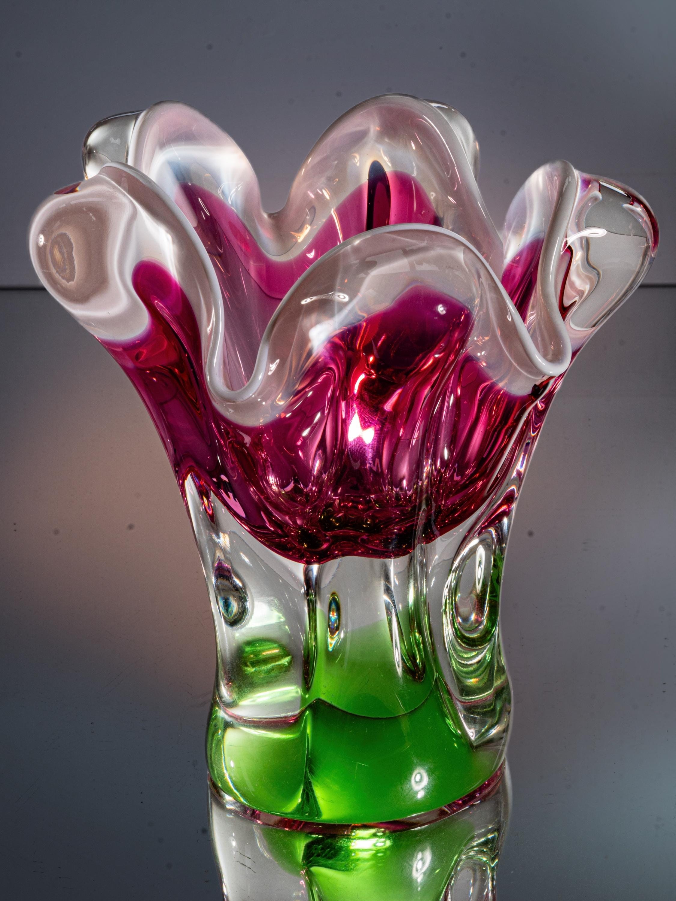 Retro Pink Glass Art Glass (YVO) (503) Retro Pink Glass Art Glass (YVO) (503)