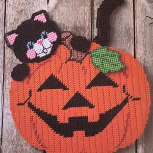 Vintage Plastic Canvas Pumpkin Wall Hanging Decoration Pattern, PDF Download, Instant Access, Halloween, Jack O Lantern, Cat, Door Decor
