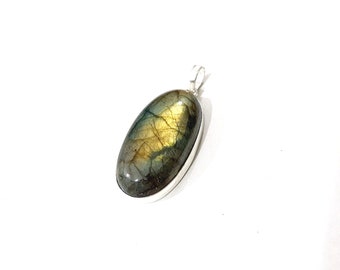 Impresionante colgante de labradorita en plata de ley 92,5. Piedra de labradorita, joyería de plata hecha a mano, colgantes para collares, 46 x 22 x 8 mm, 85 cts, S#250