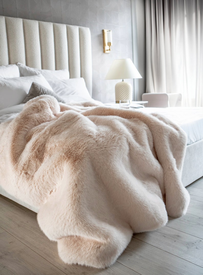 MilsenDesign Faux Fur Throw Blanket - Thumbnail 5
