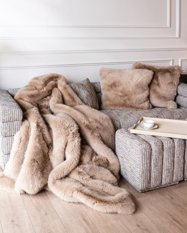 MilsenDesign Faux Fur Throw Blanket - Thumbnail 3