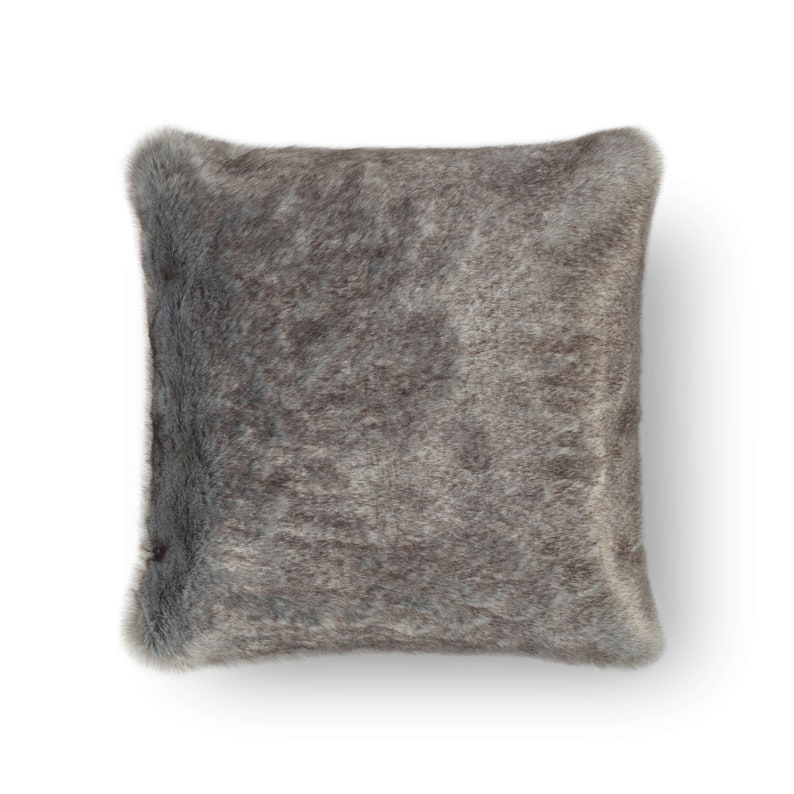 Discover exceptional comfort and elegance with this designer cushion in a cozy warm gray, crafted from premium faux fur. Ideal for home decor, it harmoniously complements blankets and accessories, elevating every interior design. With its luxurious finish and inviting softness, this cushion sets a sophisticated tone and creates an unmatched atmosphere of comfort and elegance.