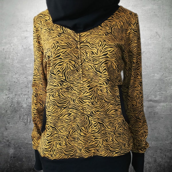 Handgemachter Tiger Sweater, Größe M, Pullover, Kragenpullover, Pulli,senffarbener Animal Print, Made in Germany