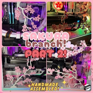Puede incluir: Primer plano de una caja de ordenador con un diseño personalizado de rama de cerezo rosa y blanco. La caja tiene un panel lateral transparente, que revela los componentes internos. El texto "SAKURA BRANCH PREMIUM MOD" es visible en el lado izquierdo de la imagen. El texto "SAKURA branch! PART 2!" es visible en el centro de la imagen. El texto "HANDMADE ASSEMBLED!" es visible en la parte inferior de la imagen. El texto "IDEAL FOR COMPLETING MY SAKURA FLOWER'S SET" es visible en el lado derecho de la imagen.