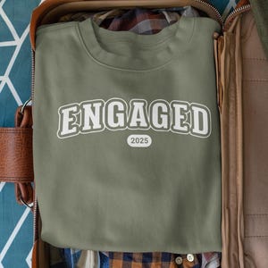 婚約 2025 スウェットシャツ - カップル婚約記念日ギフト、結婚プロポーズジャンパー、ロマンチックな関係シャツ、婚約者婚約者