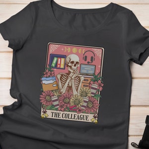 Lustige Tarot Karte T-Shirt Geschenk für Kollege Freund Shirt für Astrologie Freund Geschenk Tarot Karte Vibe Der Kollege Shirt