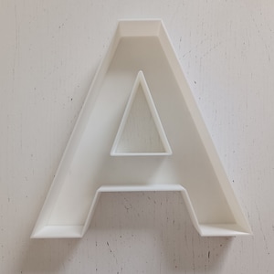 Lettres creuses en 3D pour décoration Créez une ambiance féérique pour vos événements spéciaux Vendu à l'unité image 2