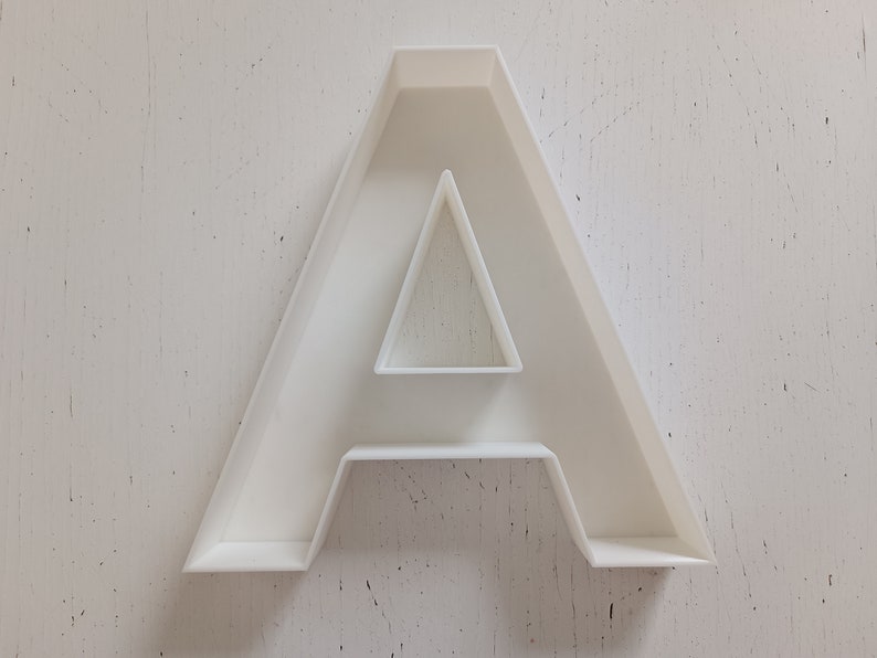 Lettres creuses en 3D pour décoration Créez une ambiance féérique pour vos événements spéciaux Vendu à l'unité image 2