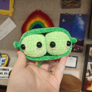 Crochet Peas in a Pod Plushie