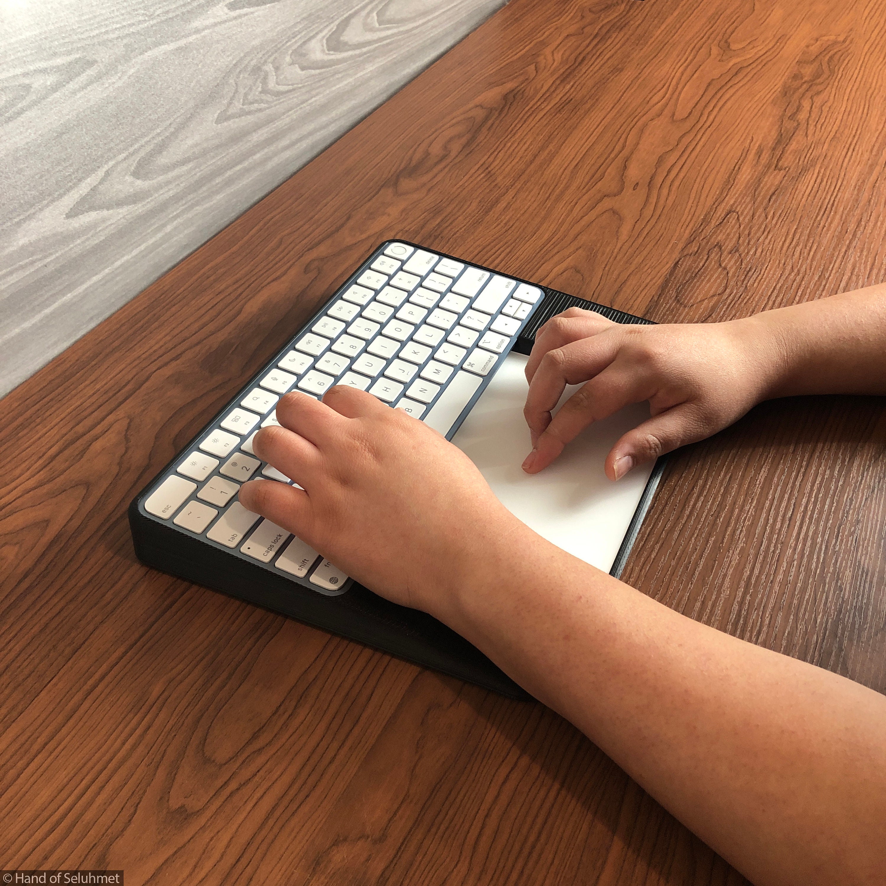 Apple - 【佐藤】アップル キーボード&amp;トラックパッド Appleキーボードマジックトラックパッド、無垢材トレイ