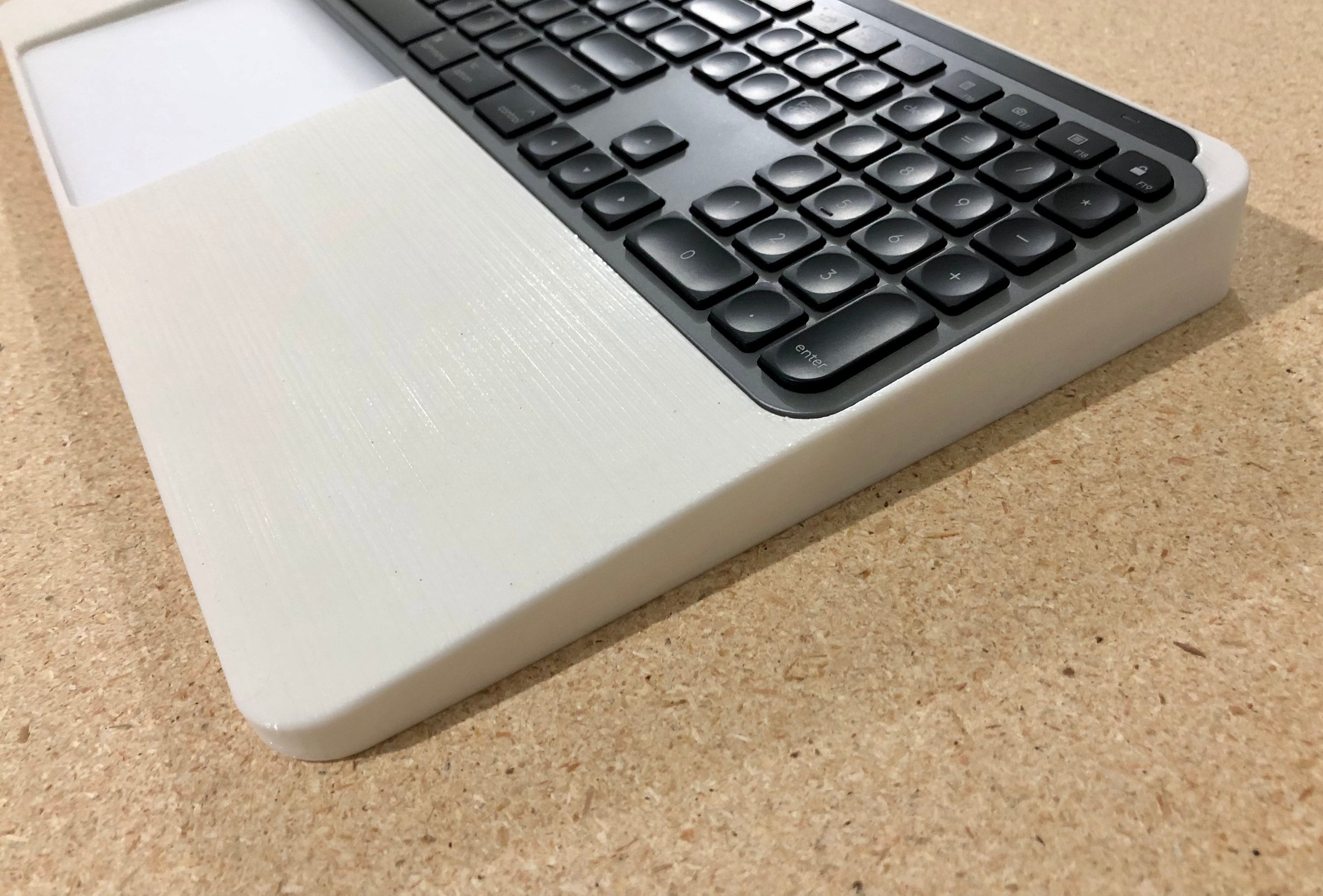 Logitech MX Keys および Apple Magic Trackpad 用マジック Logitech MX Keys および Apple Magic Trackpad 用マジック