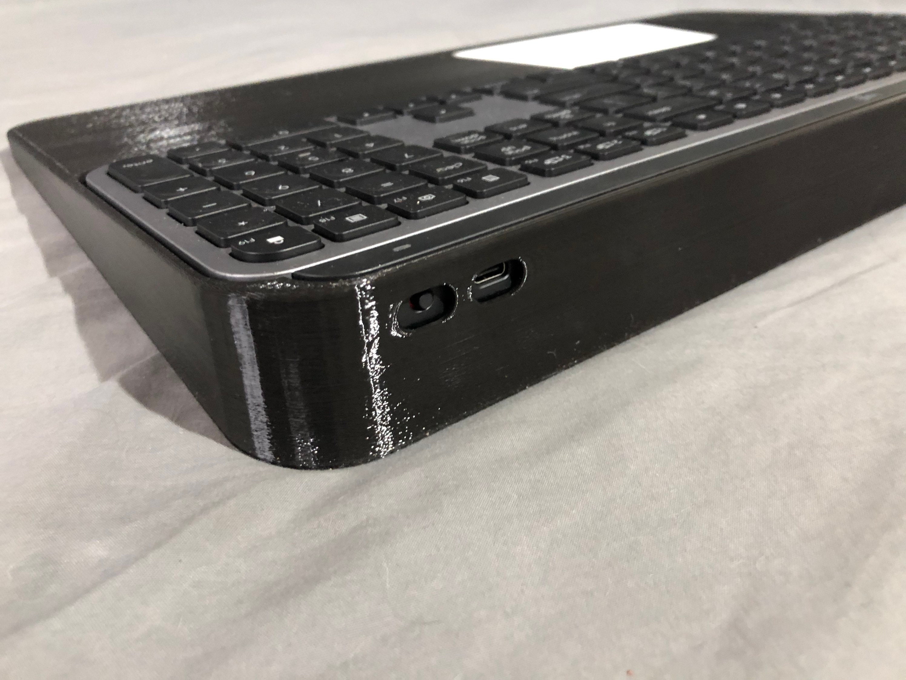 Logitech MX Keys および Apple Magic Trackpad 用マジック