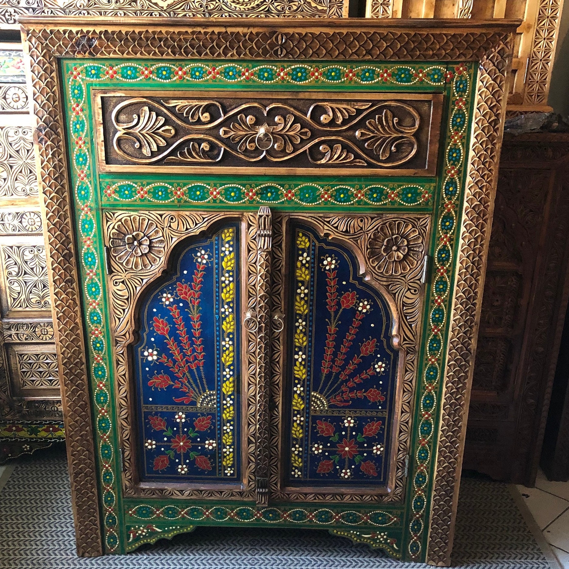 penderie vintage, armoire sculptée à la main, armoire d'artiste, penderie en bois unique, penderie vintage 0orient