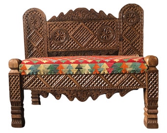 Vintage Kilim Armchair,Vintage Couch with kilim fitting,Kilim Seating,Wooden Armchai,Hand carved couch,Vintage Hand Carved kilim Antik look