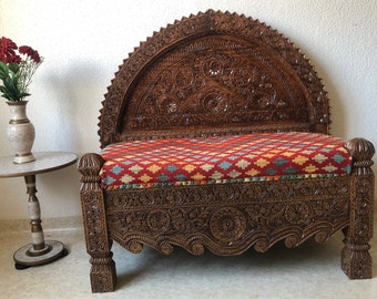 Massivholz Couch ,Handgefertigt Couch ,Handgeschnitzter Couch, Kilim Couch, Kelim Sessel ,Hohe Rucklehne Couch ,Vintage Hand Carved Armchair