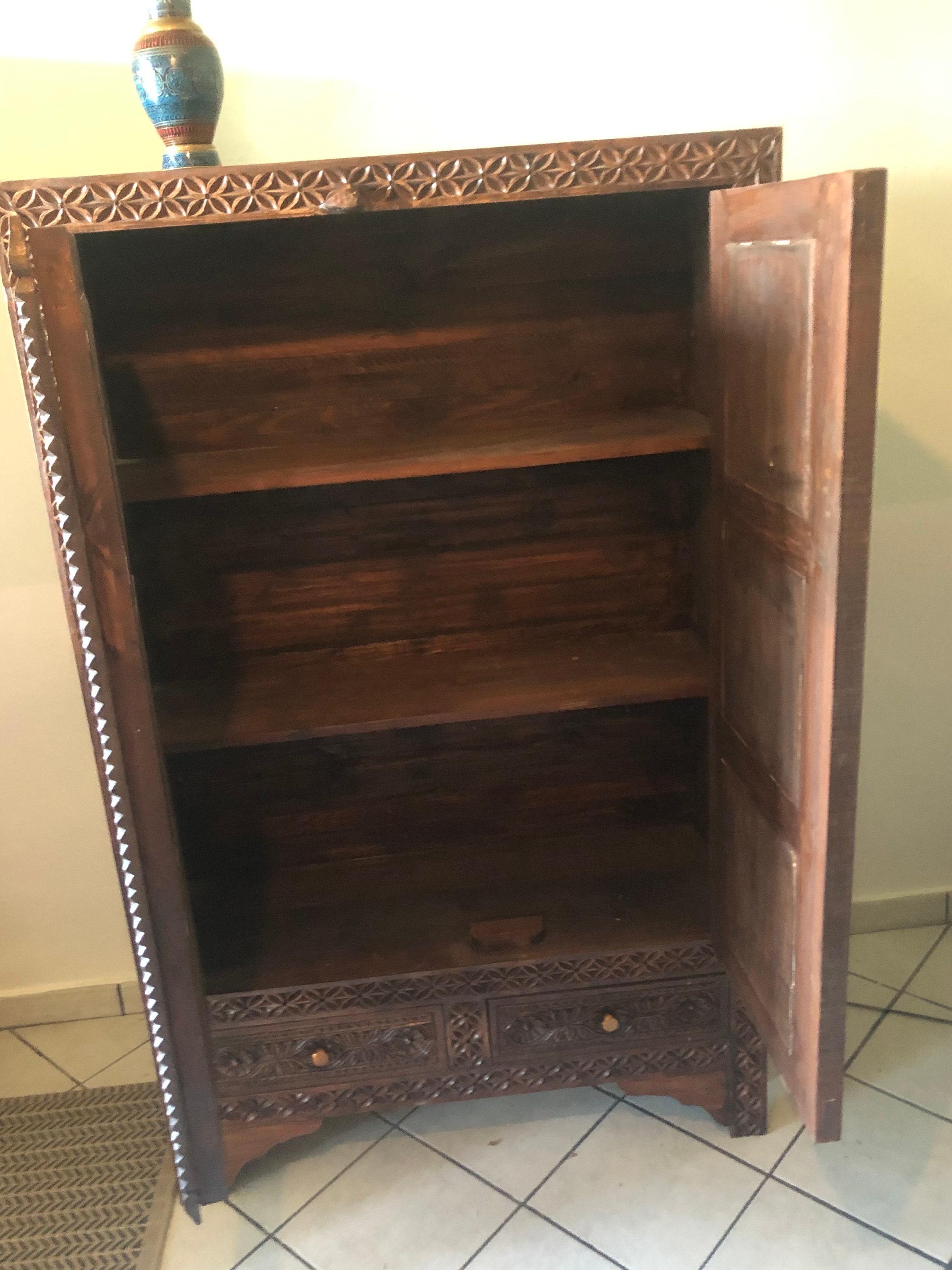 Massive Holz Schrank. Hand Gefertigt Schrank handgeschnitzt | Etsy UK