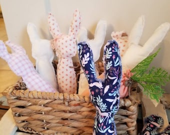 Decoración de primavera, decoración primitiva de Pascua, conejitos de Pascua, conejitos de tela, conejos de tela, conejito de trapo