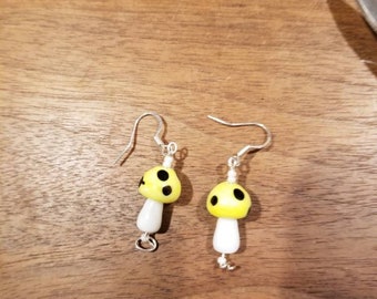 Setas, orejas de setas amarillas, orejas de setas, setas mágicas