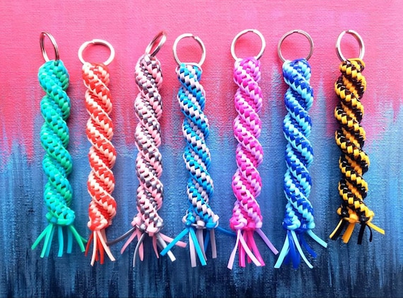 Tornado Twister Braided Keychains 4 STRAND, Boondoggle, Gimp Plastic  Lacing, Back to School, Gifts for Kids, Scoubidou String Keychain, 