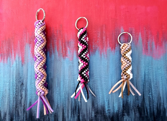 Zig Zag Spiral Keyrings Tornado, Valentine's Day, Gimp Plastic Lacing  Keychain, Back to School, Gifts for Kids, Twister, Scoubidou Charm 