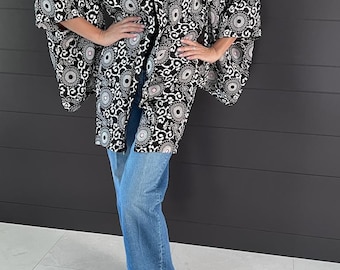 Haori Jacket, Japanese Haori, Vintage Haori, Silk Haori, short kimono, kimono jacket, japanese jacket, black and white, short kimono
