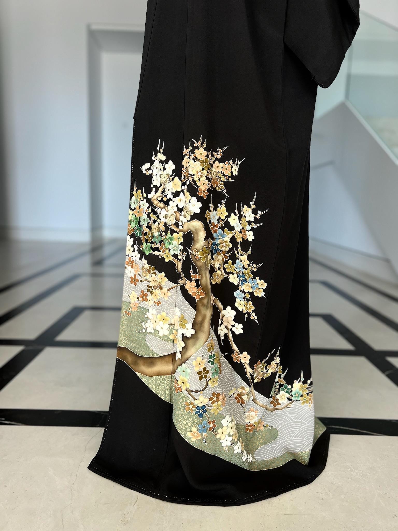 Black Japanese Kimono, Vintage Japanese Tomesode kimono, Long antique Kimono, Vintage Japanese kimono, Black Kimono, Sakura pattern