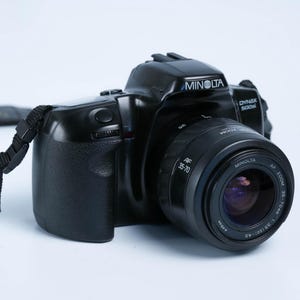 Minolta Dynax 500si 35mm SLR Camera with 35–70mm AF Zoom Lens + Kodak Gold Film – Fully Working