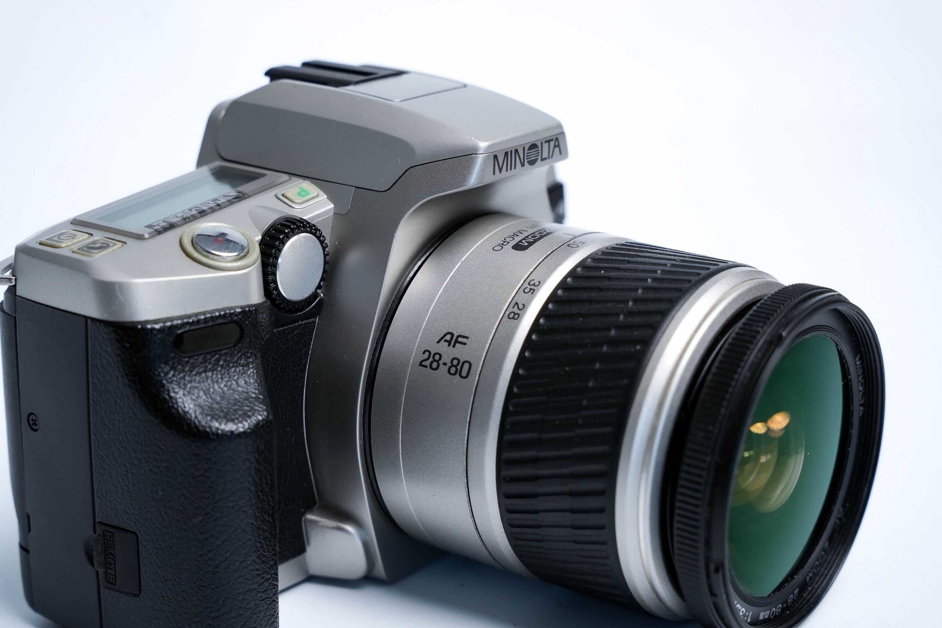 Minolta Dynax 4 + 35-70mm f/4 - Le Reflex High-Tech Compact