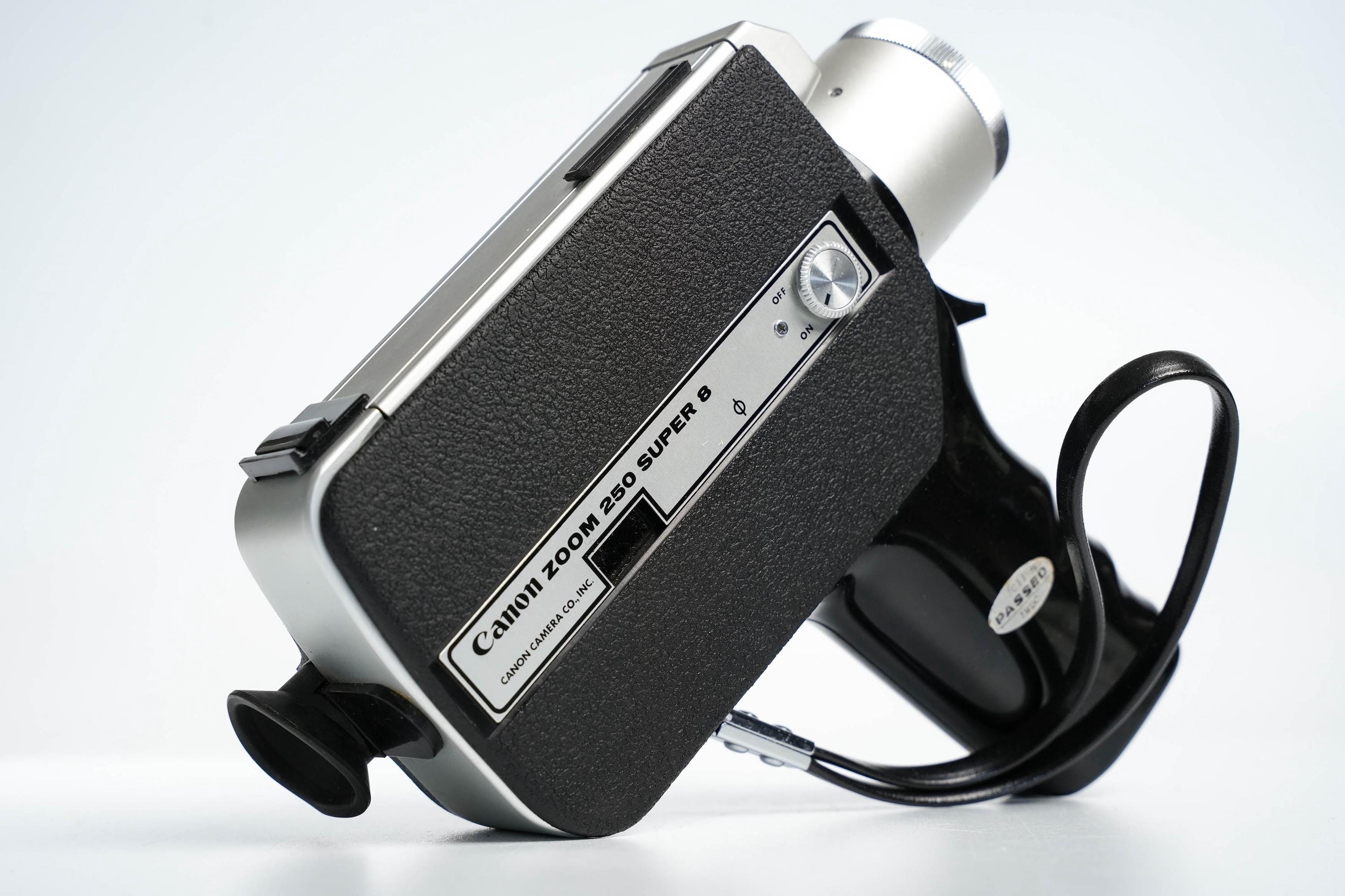 Canon Zoom 250 Super 8 Camera With 10.8–27mm F/1.8 Lens – Boxed