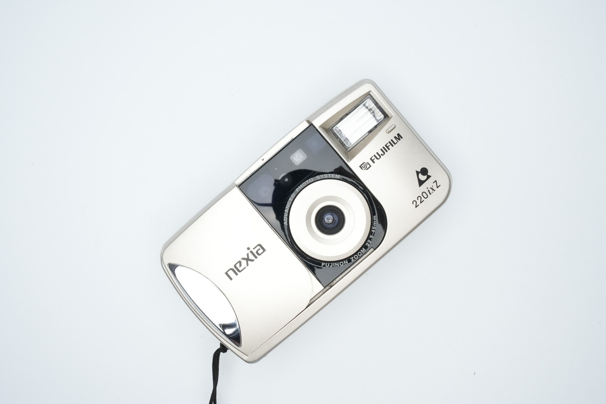 Fujifilm Nexia 220 Ixz – Compact and Stylish 90s APS Film Camera