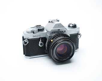 Pentax MX con Objetivo SMC Pentax-M 50mm f/1.7 y Película 35 mm Gratis – Cámara Vintage