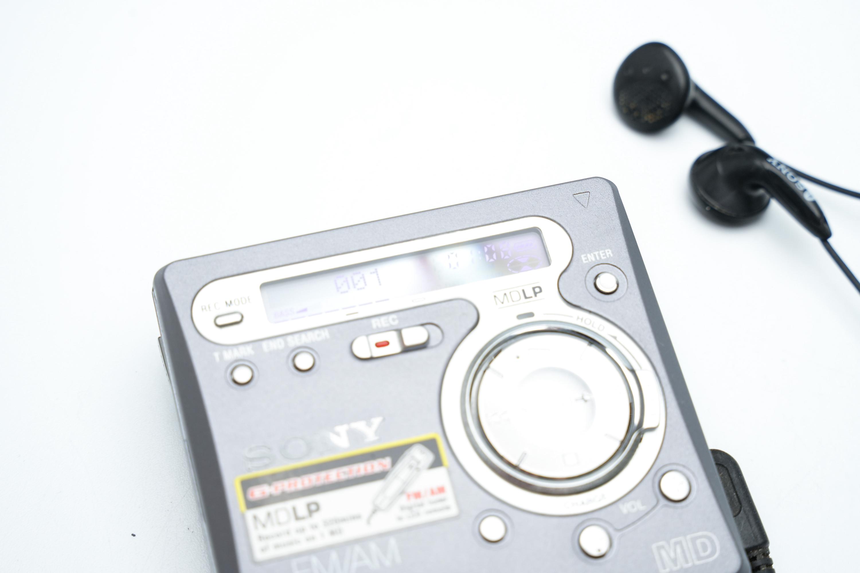 SONY ポータブルMDプレーヤー MZ-G750 Sony MZ-G750 MD Walkman Portable MiniDisc Player Used from Japan