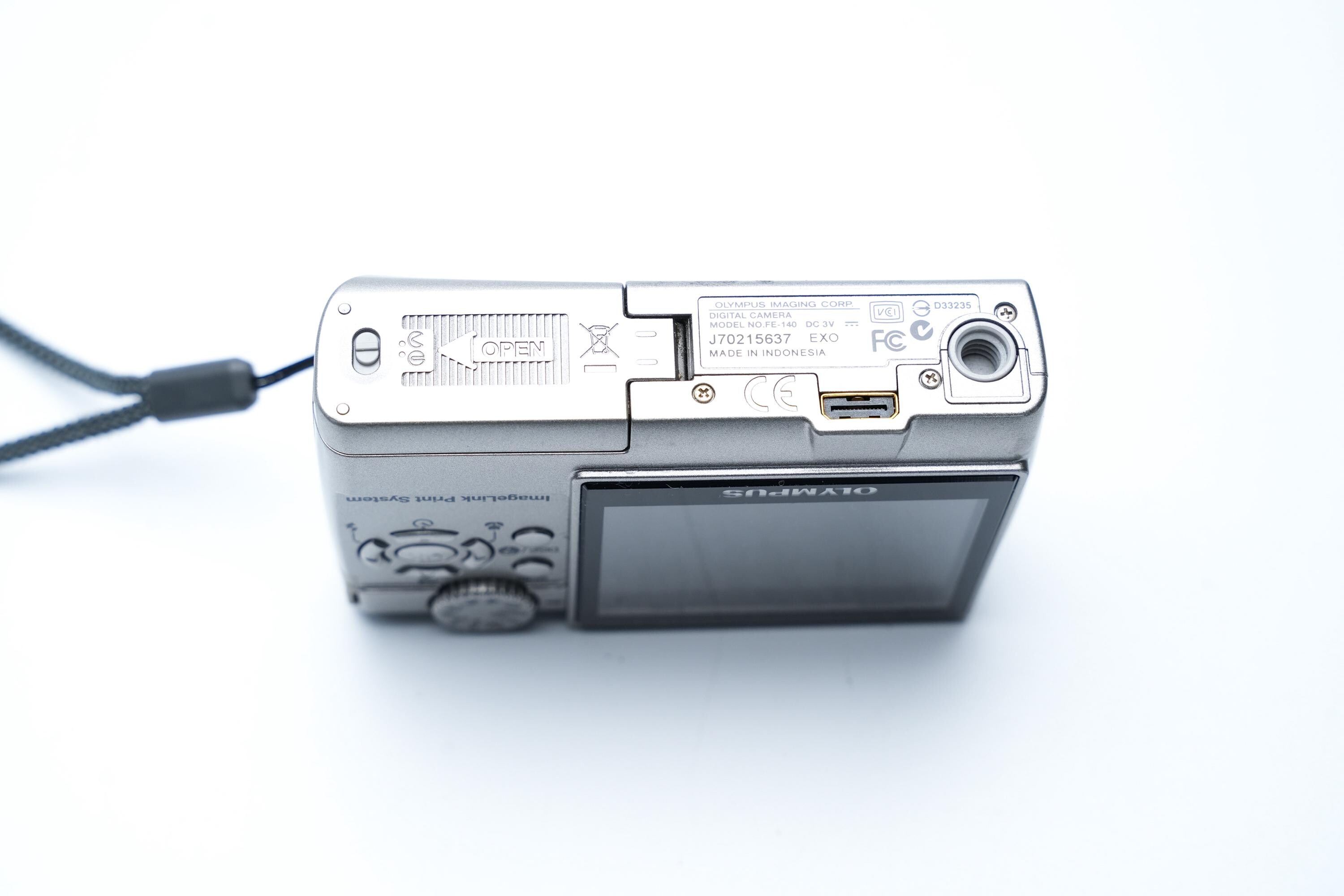 Olympus FE-140 Digital Camera From 2006 – 6MP, 3x Zoom, 2.5