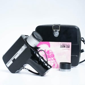 Canon Zoom 250 Super 8 Movie Camera – Complete Set with Leather Case & Manual (Early 1970s, Tested)
