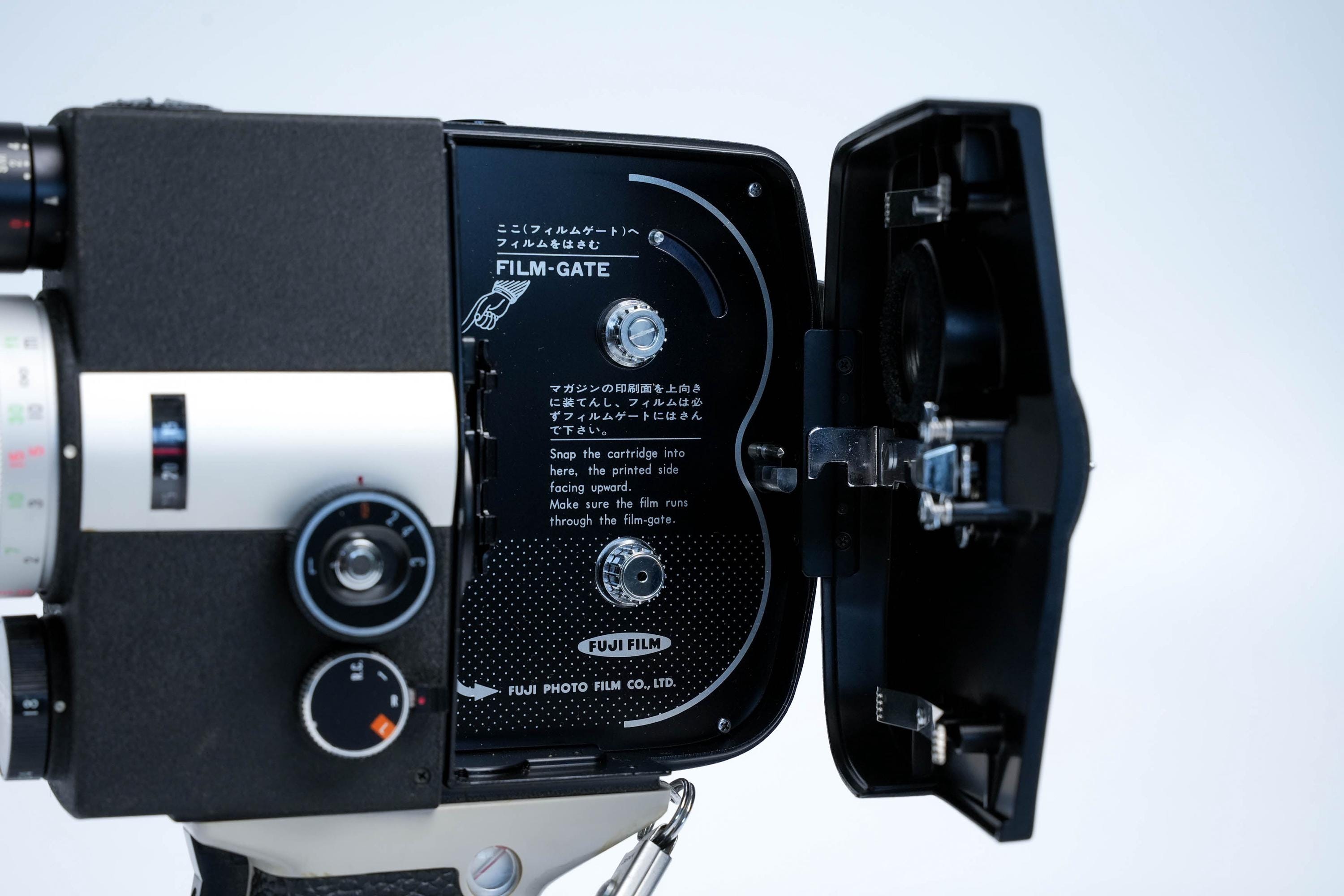 A114-1/FUJICA/Z400/８ミリフィルムカメラ/ジャンク品/レトロ品 Fujica Z400 Single-8 Movie Camera With Fujinon-z 8.5–34mm F/1.8