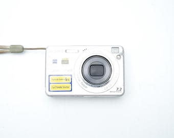 Sony Cyber-shot DSC-P30: Vintage Compact Digital Camera - Y2K