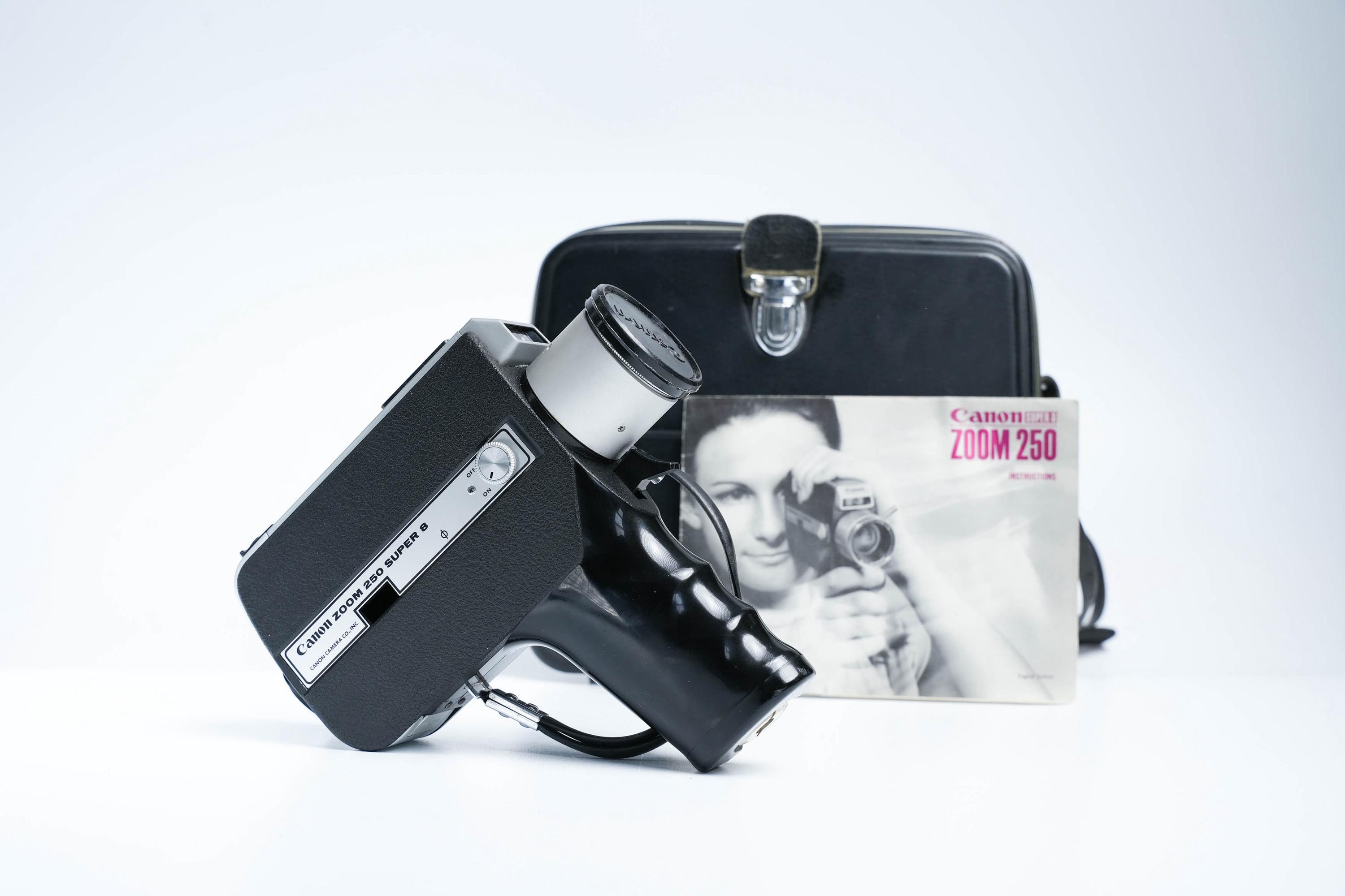 Canon Zoom 250 Super 8 Movie Camera – 1968 Model With Case