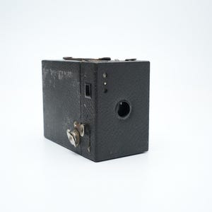Kodak No. 2 Cartridge Hawk-Eye Model C - Iconic 1920s Box Camera for Collectors and Vintage Photography Enthusiasts