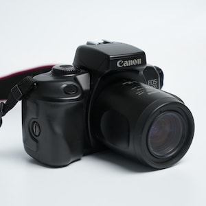 Canon EOS 700 with EF 35–80mm lens, 35mm film slr from 1990, autofocus tested, vintage Canon camera with EF mount, ready to shoot