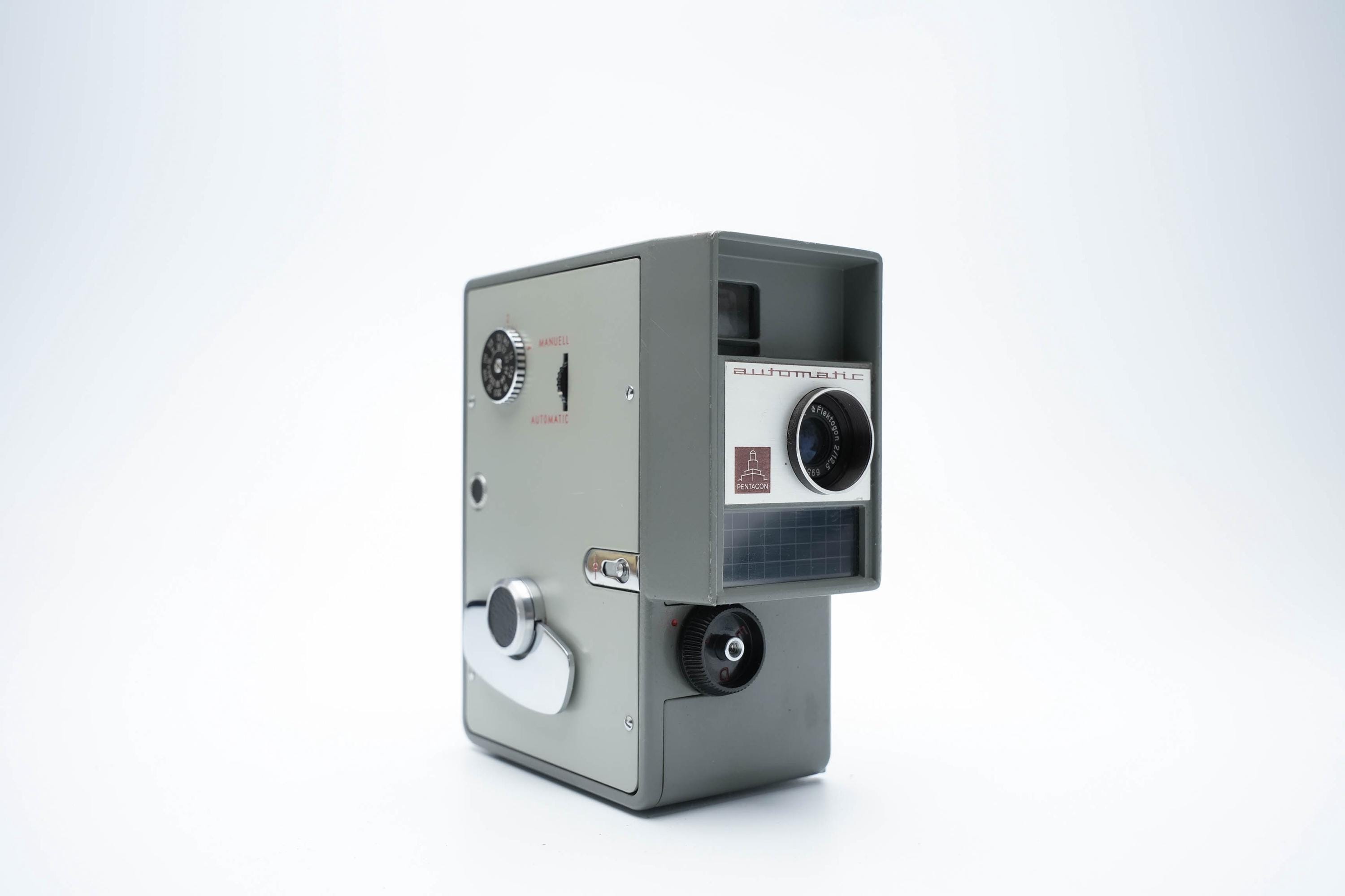 Pentacon Pentaka 8B 8mm ムービーカメラ Pentaka 8B 8mm camera | Science Museum Group Collection