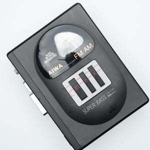 Aiwa HS-T37 Walkman with FM/AM Tuner – Super Bass, Dolby B and Auto Reverse