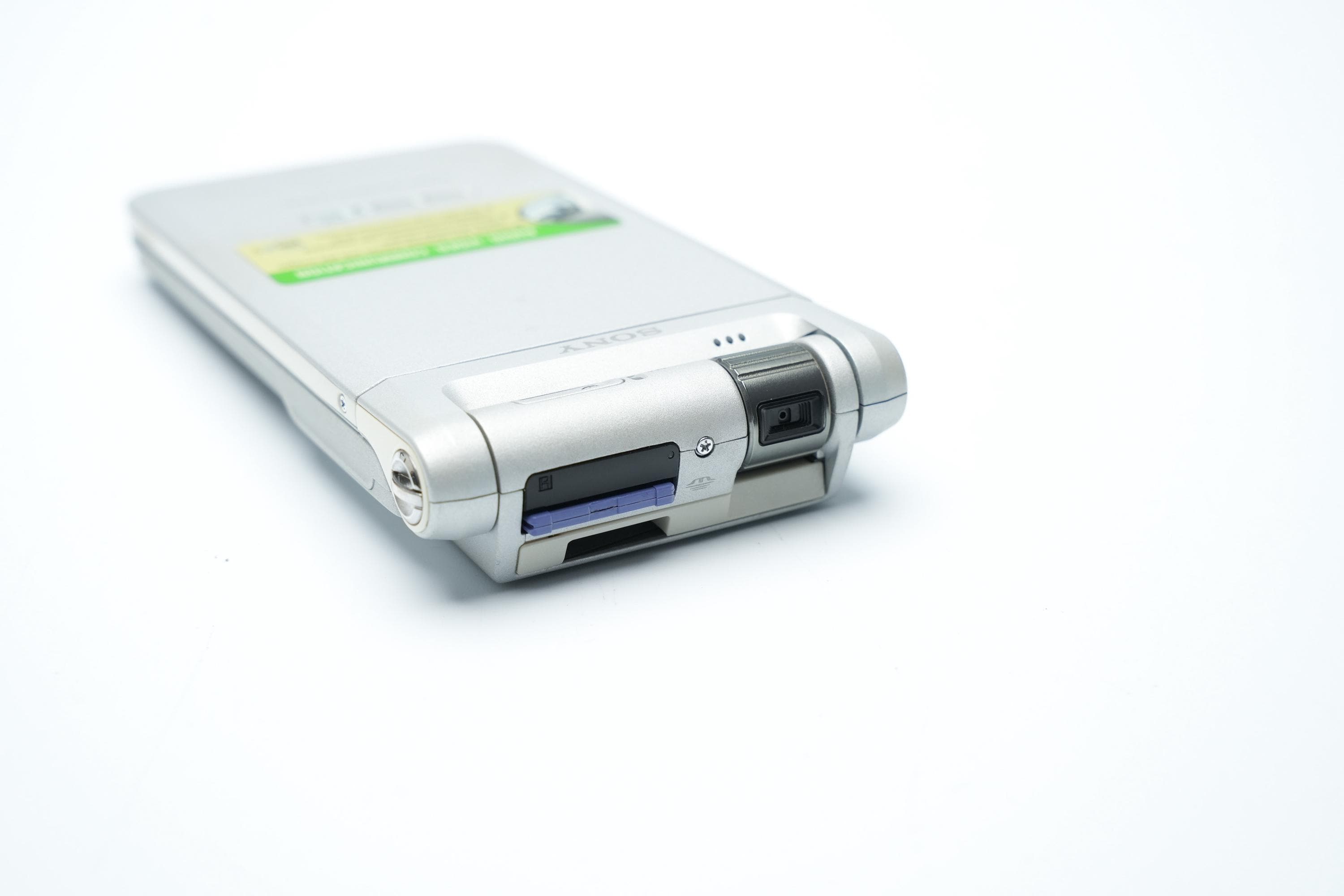 Sony CLIÉ PEG-NX70V Pda – Silver, Palm Os 5, Camera, QWERTY