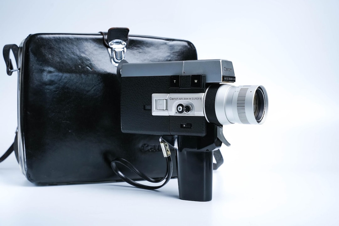 Canon Auto Zoom 518 Super 8 Camera With C-8 9.5–47.5mm F/1.8